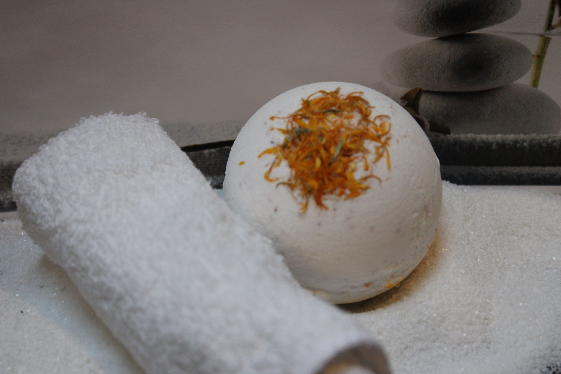 muscle ache bath bomb with natural ingredients from inherited soil